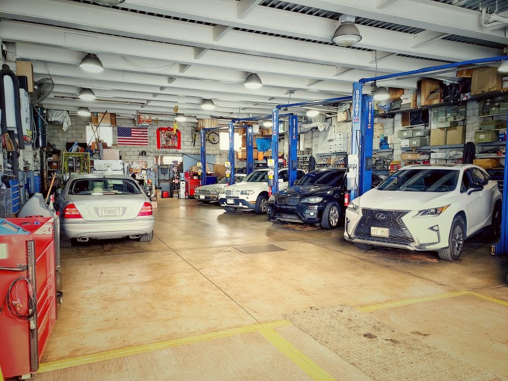 Fantastik Auto Repair Shop Interior
